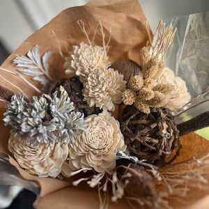 Dried flower bouquet
